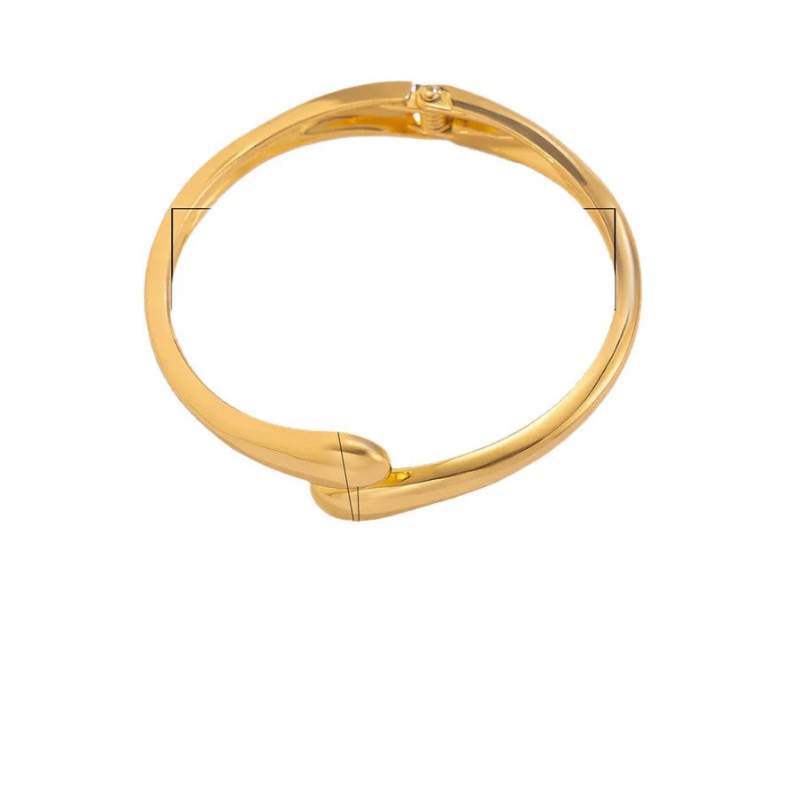 Bracelet manchette MaisonMagnificence VICTORIA en acier inoxydable plaqué or 18K au design minimaliste et lisse